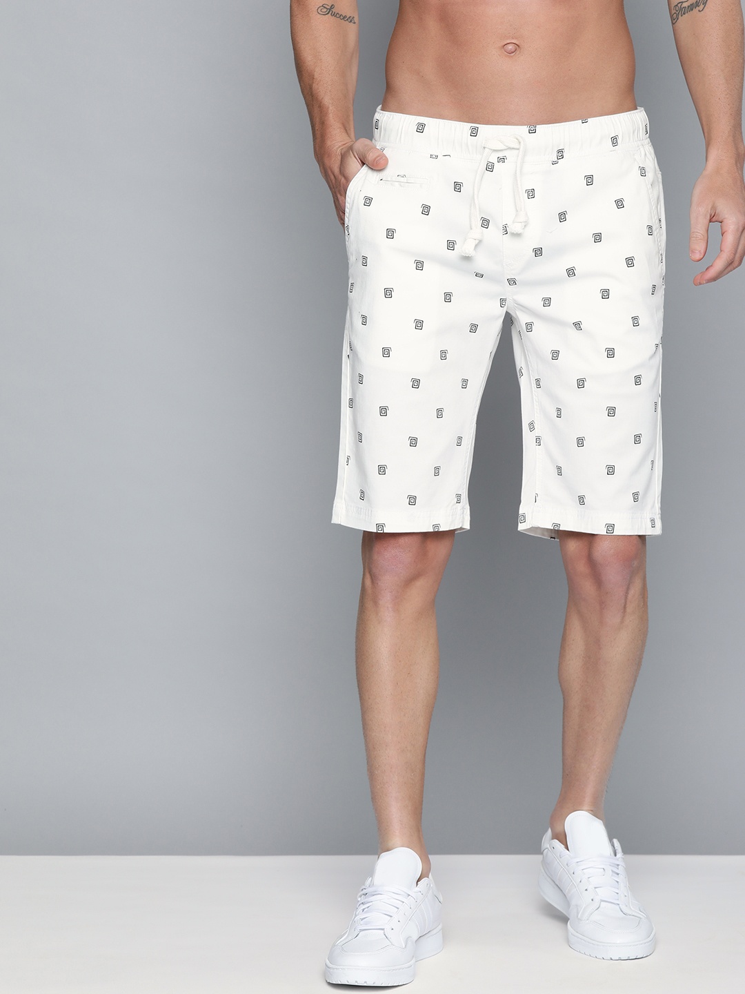

HERE&NOW Men White Printed Regular Fit Chino Shorts