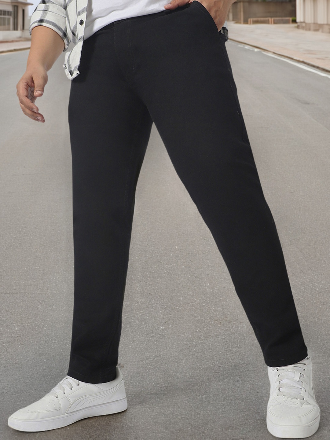 

Urbano Plus Men Black Regular Fit Mid-Rise Clean Look Jeans