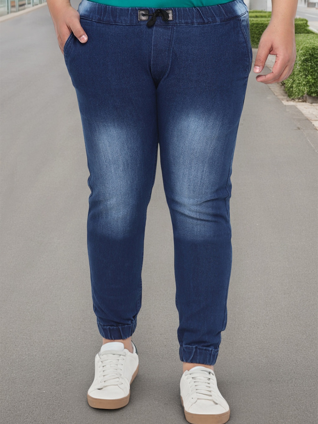 

Urbano Plus Men Blue Jogger Mid-Rise Clean Look Jeans