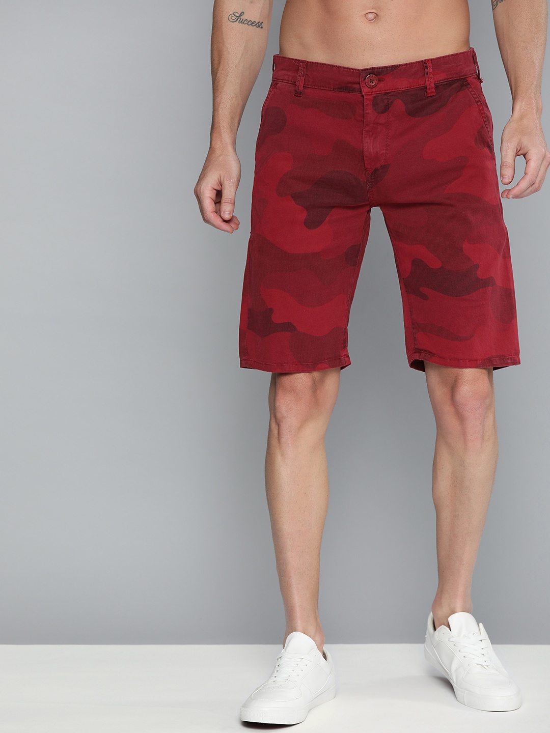 

HERE&NOW Men Red Camouflage Printed Slim Fit Chino Shorts