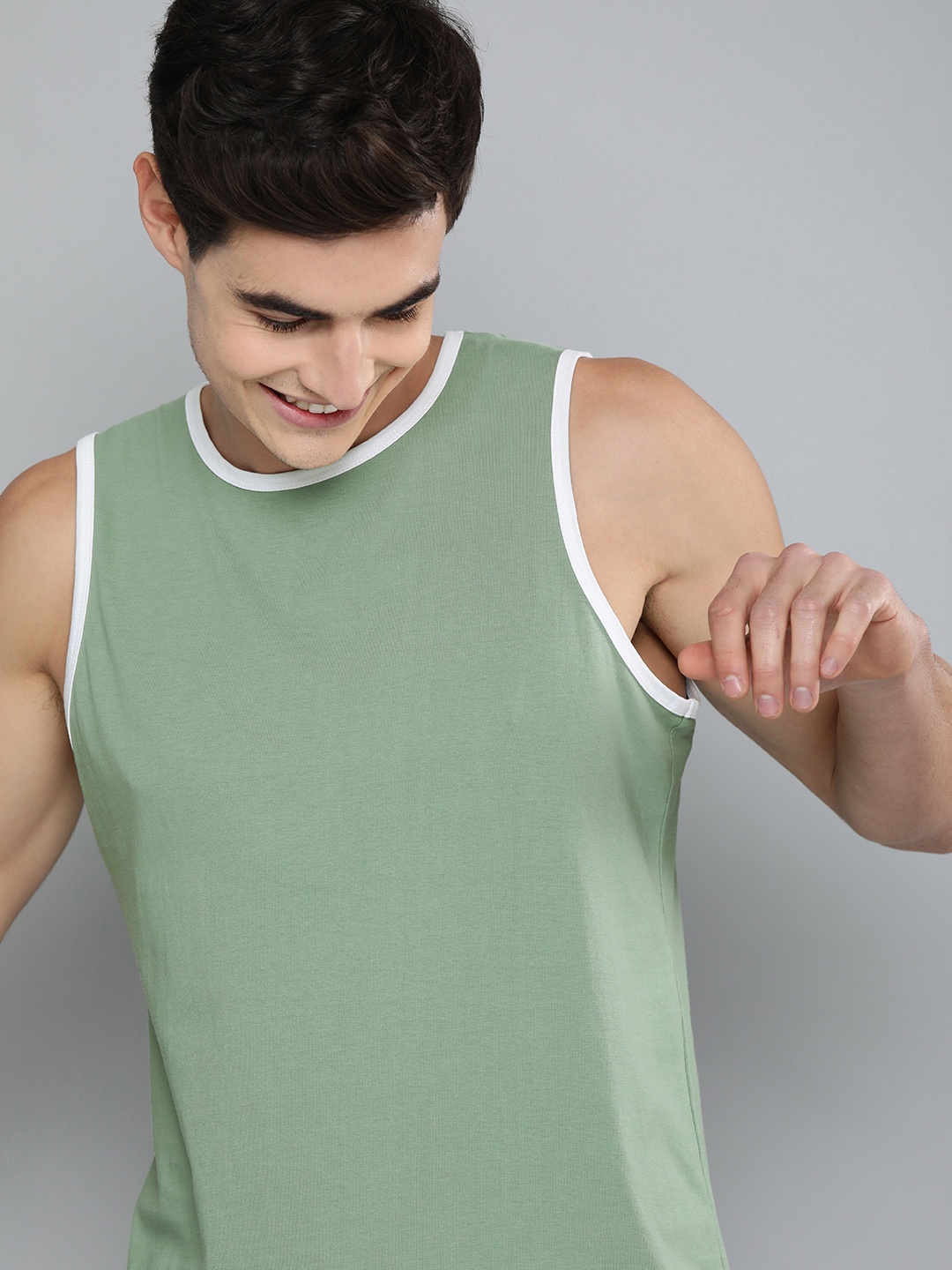 

Mast Harbour Men Sea Green Solid Round Neck Pure Cotton T-shirt