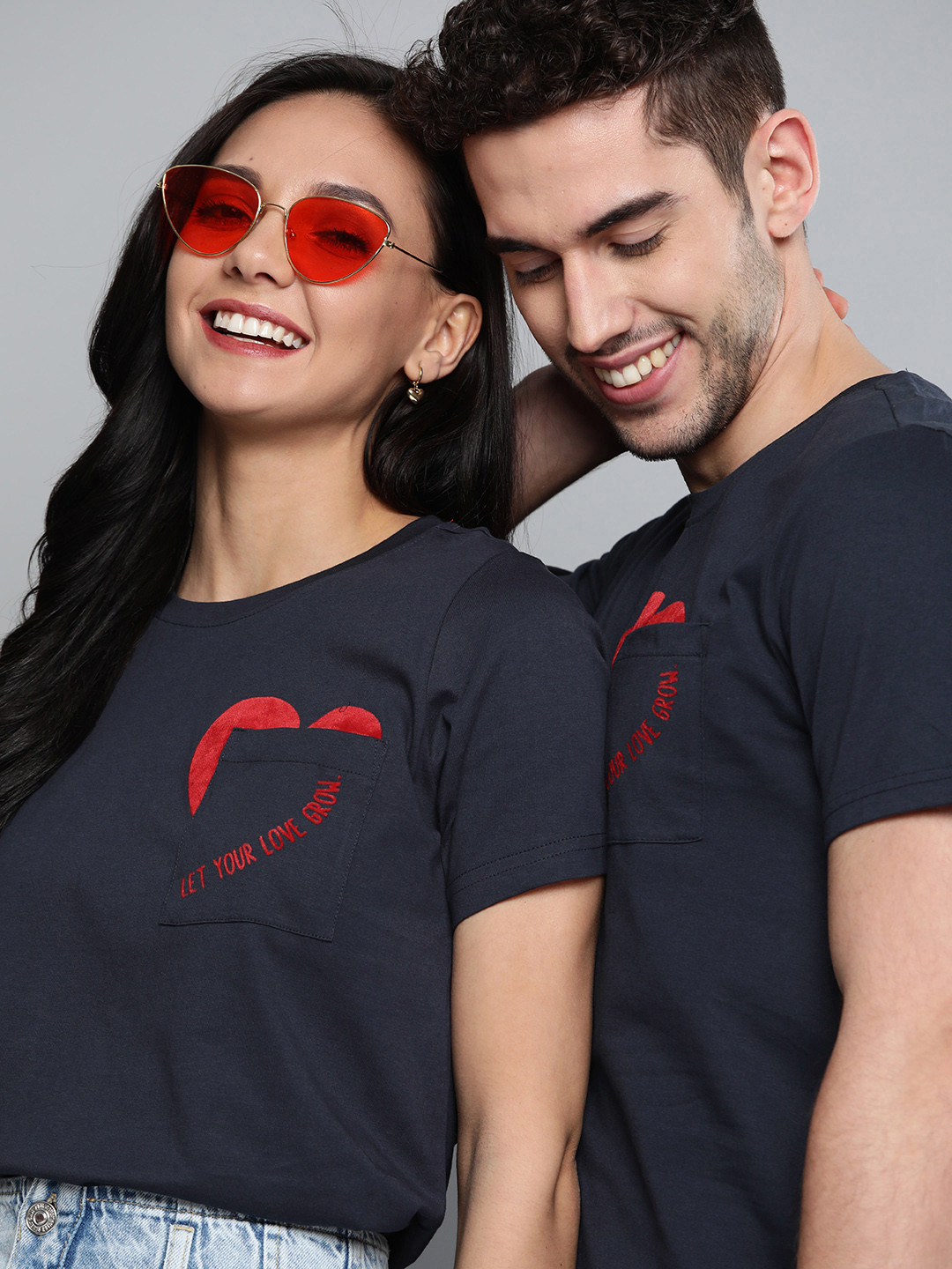 

Mast Harbour Men Navy Blue Red Printed Round Neck Pure Cotton T-shirt