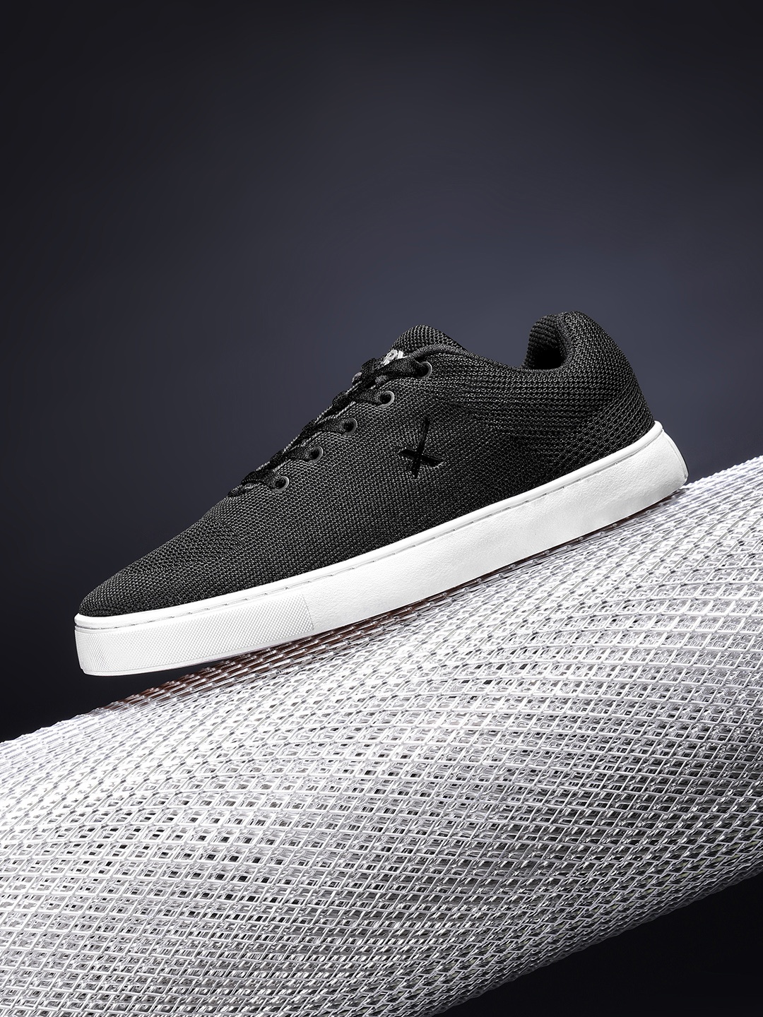 

HRX by Hrithik Roshan Men Black Fly Woven Design Sneakers