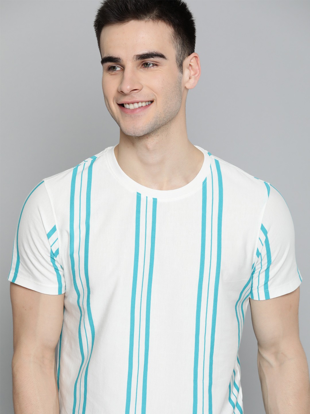 

Mast & Harbour Men White & Blue Striped Cotton Round Neck T-shirt