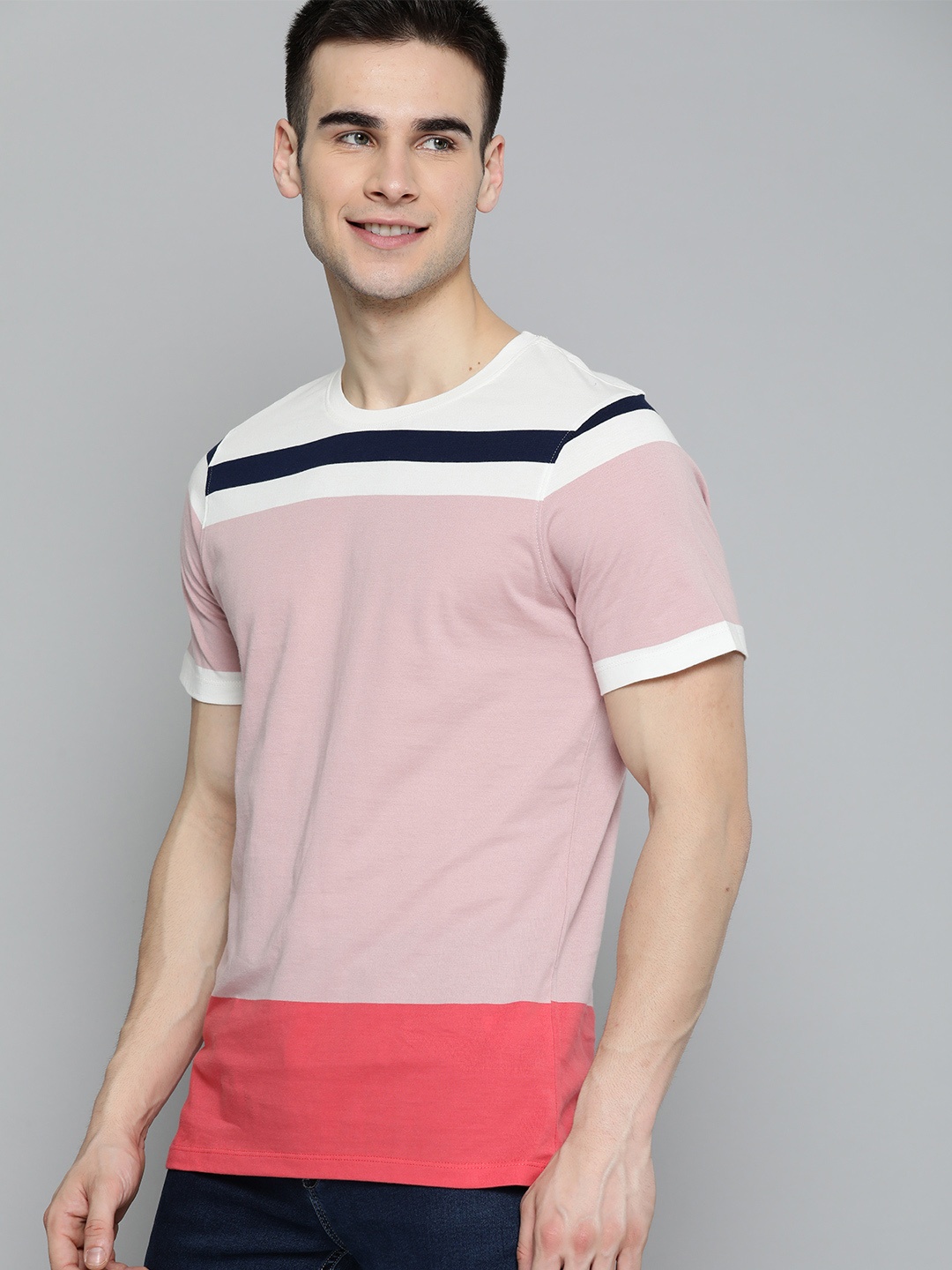 

Mast & Harbour Men Mauve & White Colourblocked Cotton Round Neck T-shirt