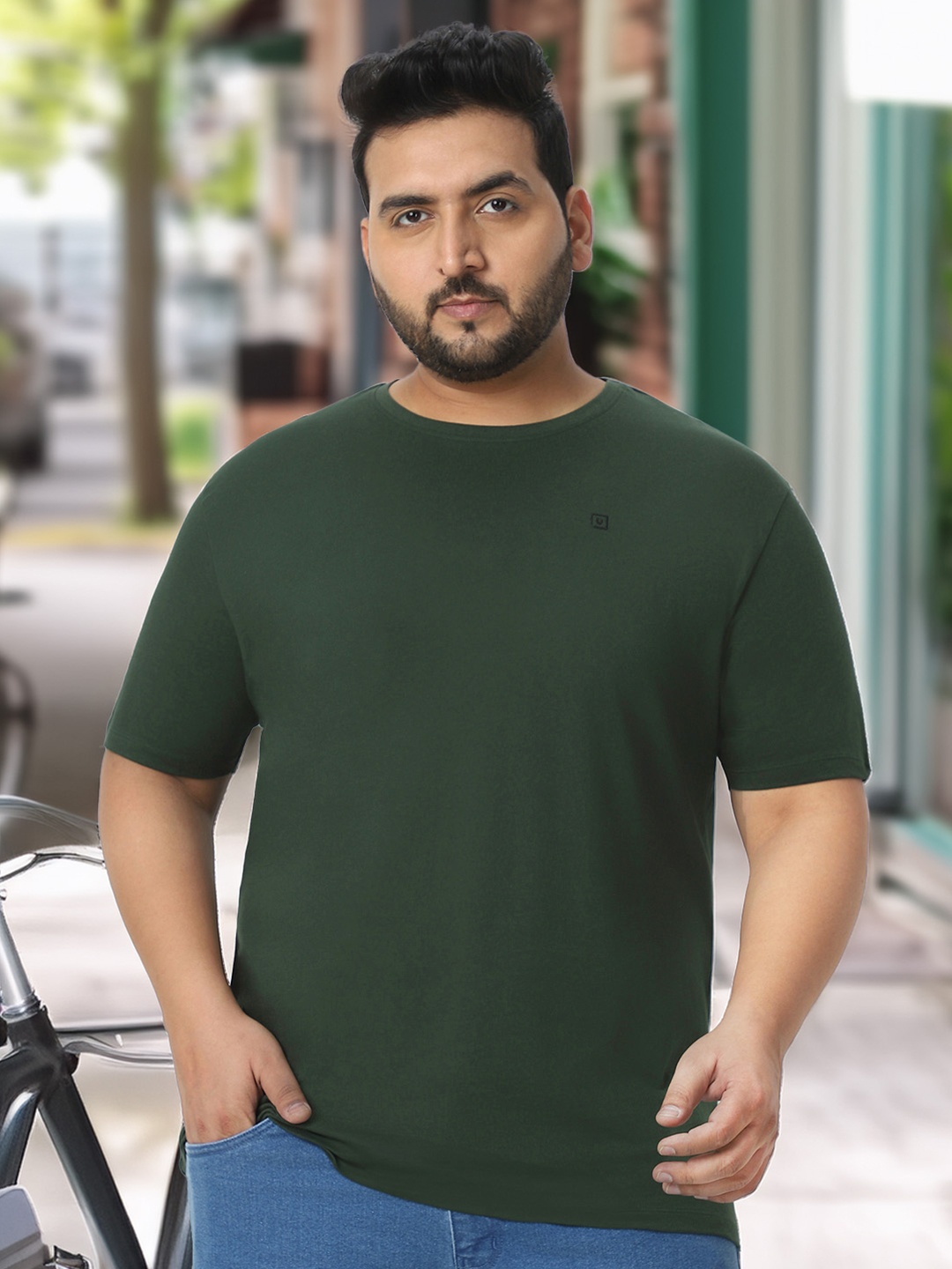 

Urbano Plus Men Green Solid Round Neck Pure Cotton T-shirt