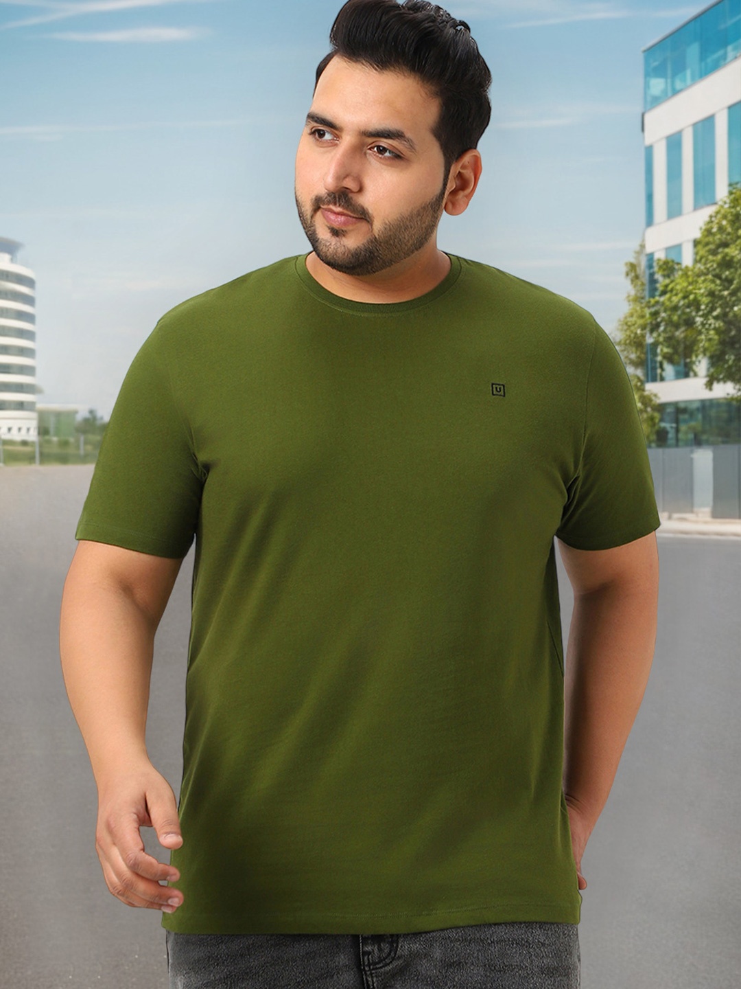 

Urbano Plus Men Olive Green Solid Round Neck Pure Cotton T-shirt