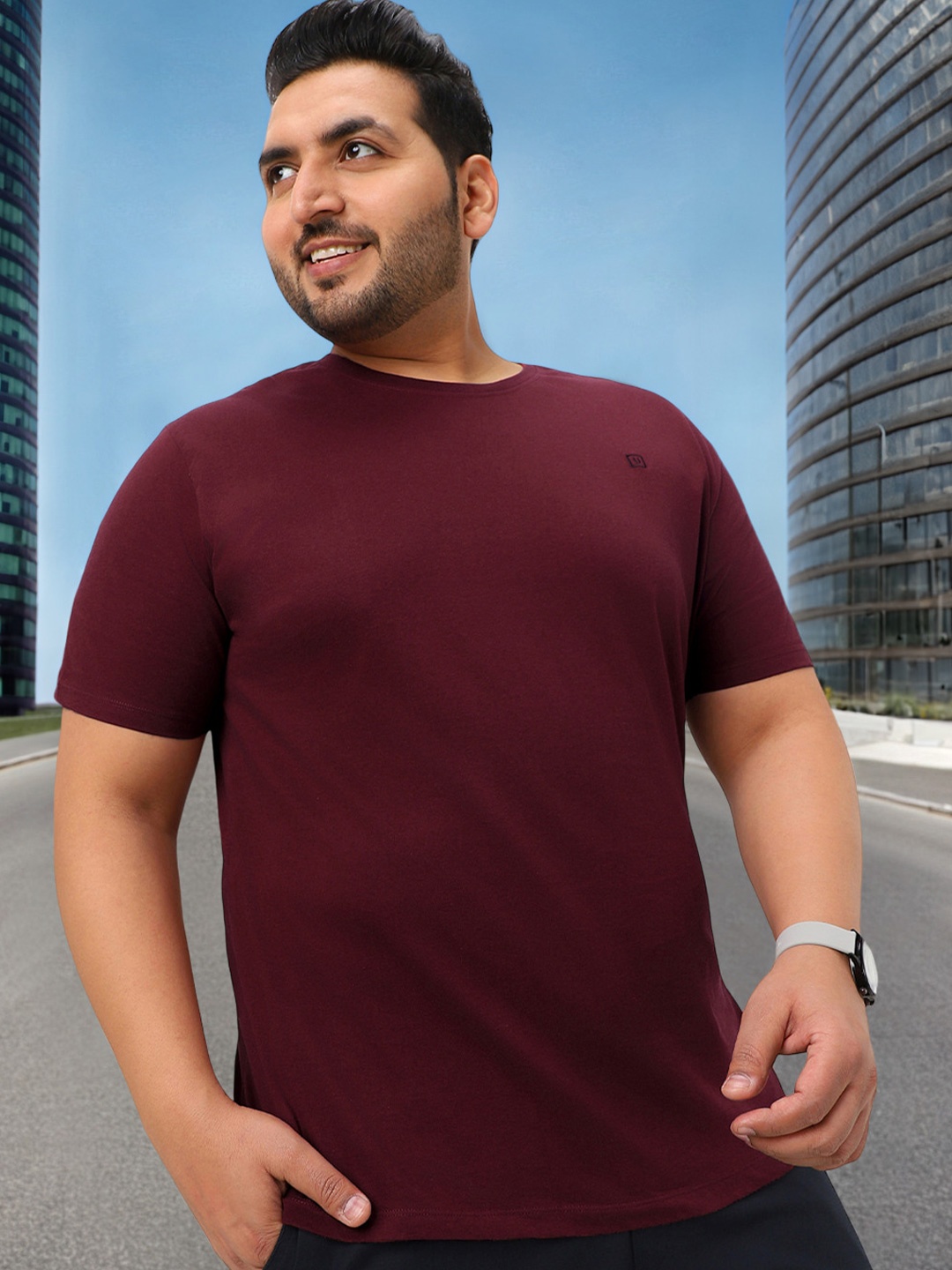 

Urbano Plus Men Maroon Solid Round Neck T-shirt