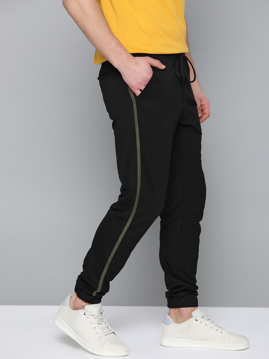 

Mast & Harbour Men Black Solid Joggers