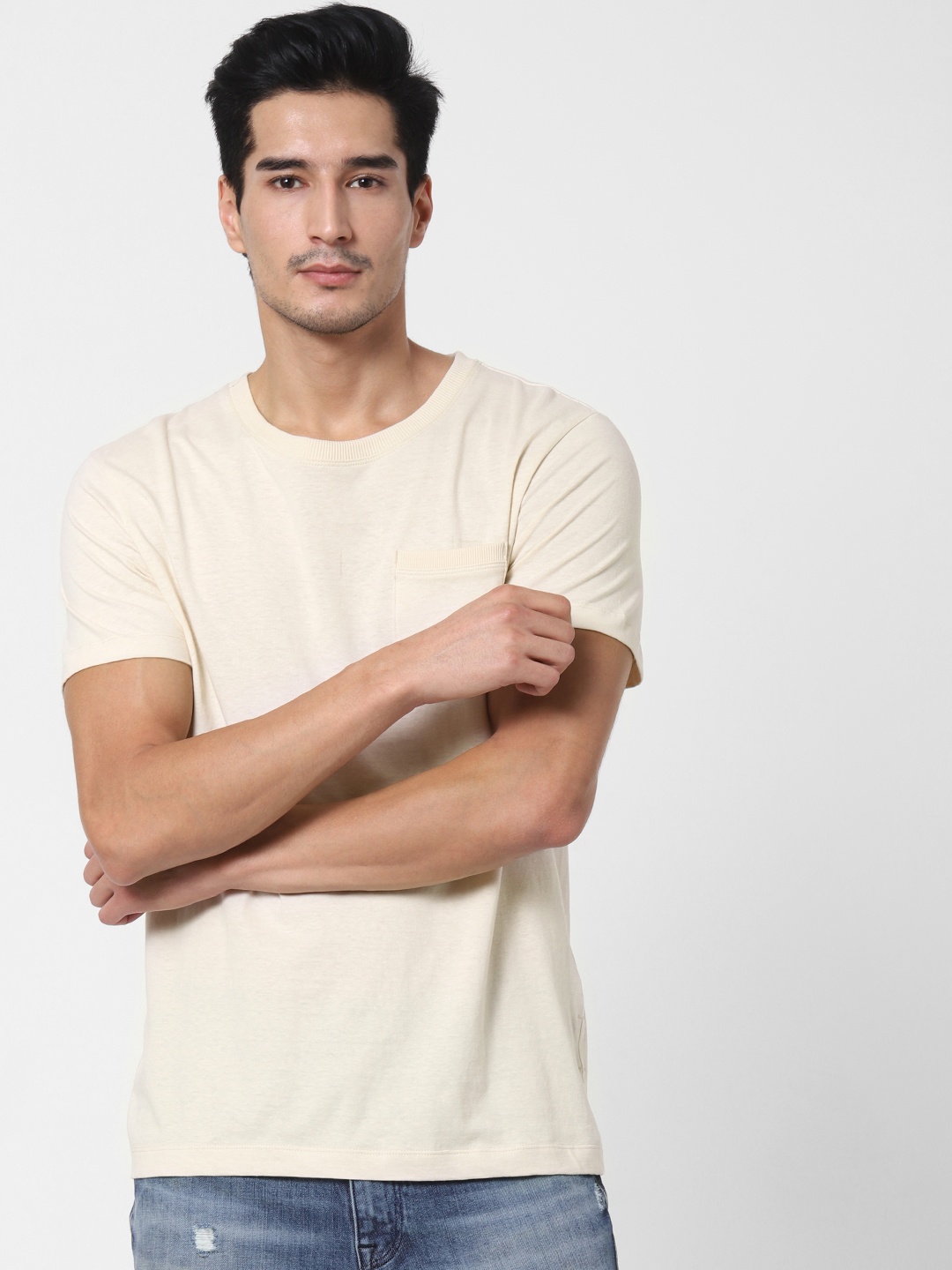 

SELECTED Men Off-White Solid Round Neck T-shirt with Pockets