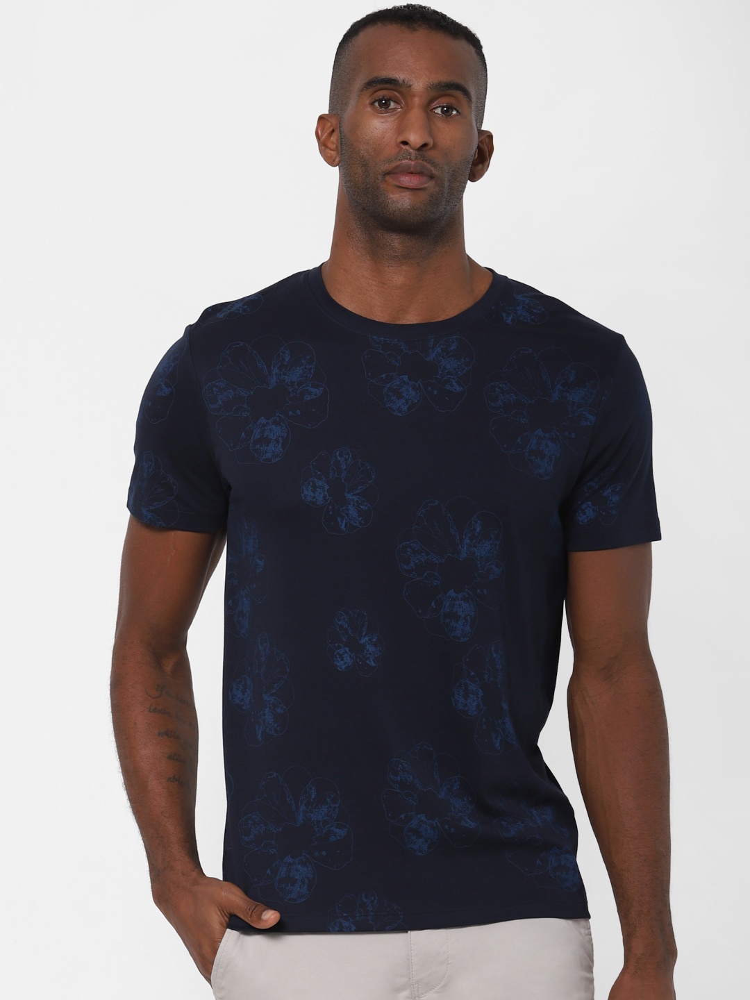 

SELECTED Men Navy Blue Floral Printed Round Neck Organic Cotton T-shirt