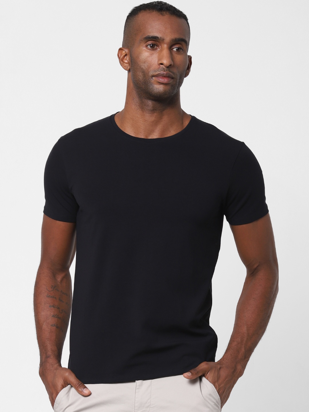 

SELECTED Men Black Solid Organic Cotton T-shirt