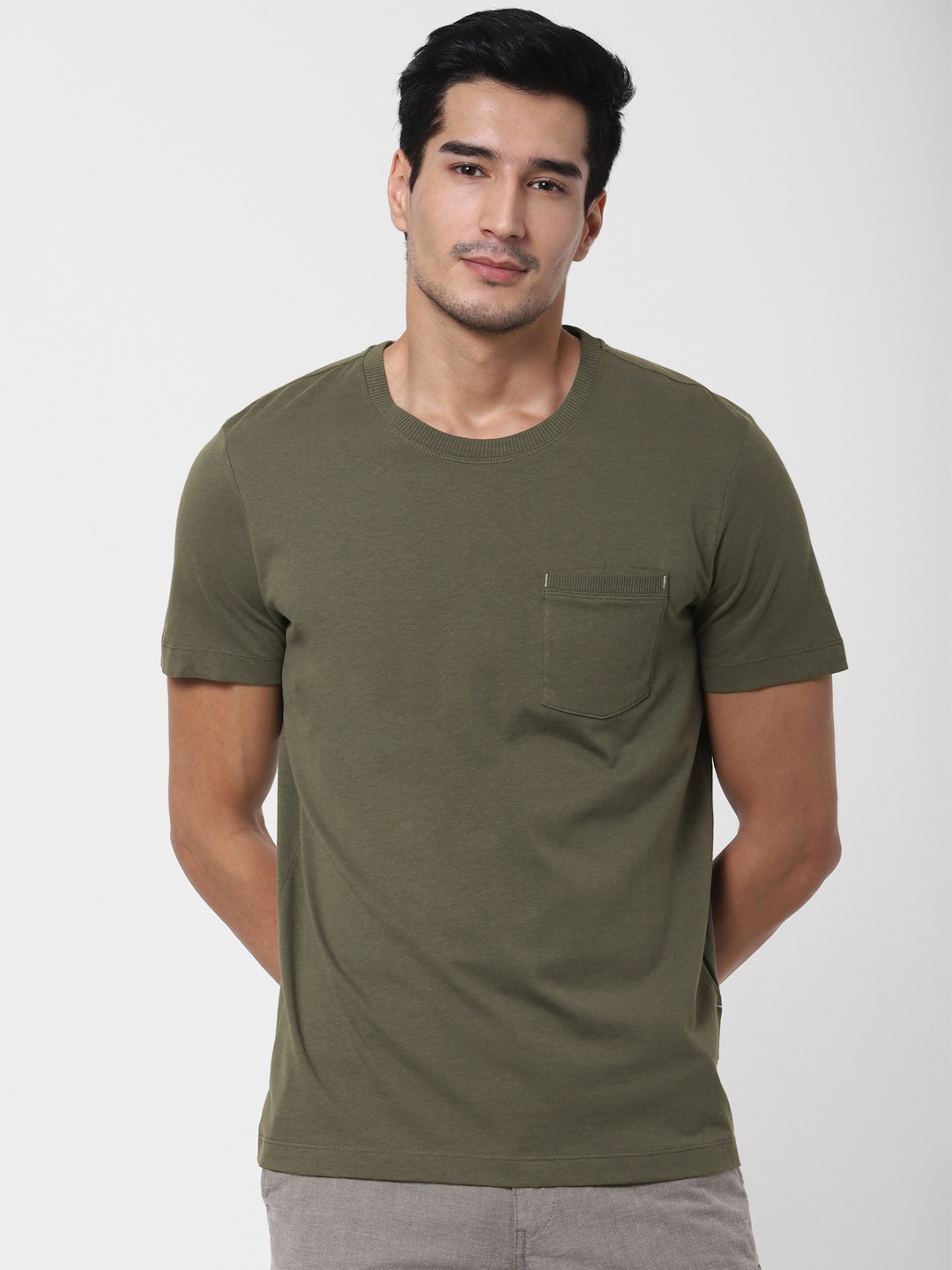 

SELECTED Men Olive Green Solid Round Neck T-shirt