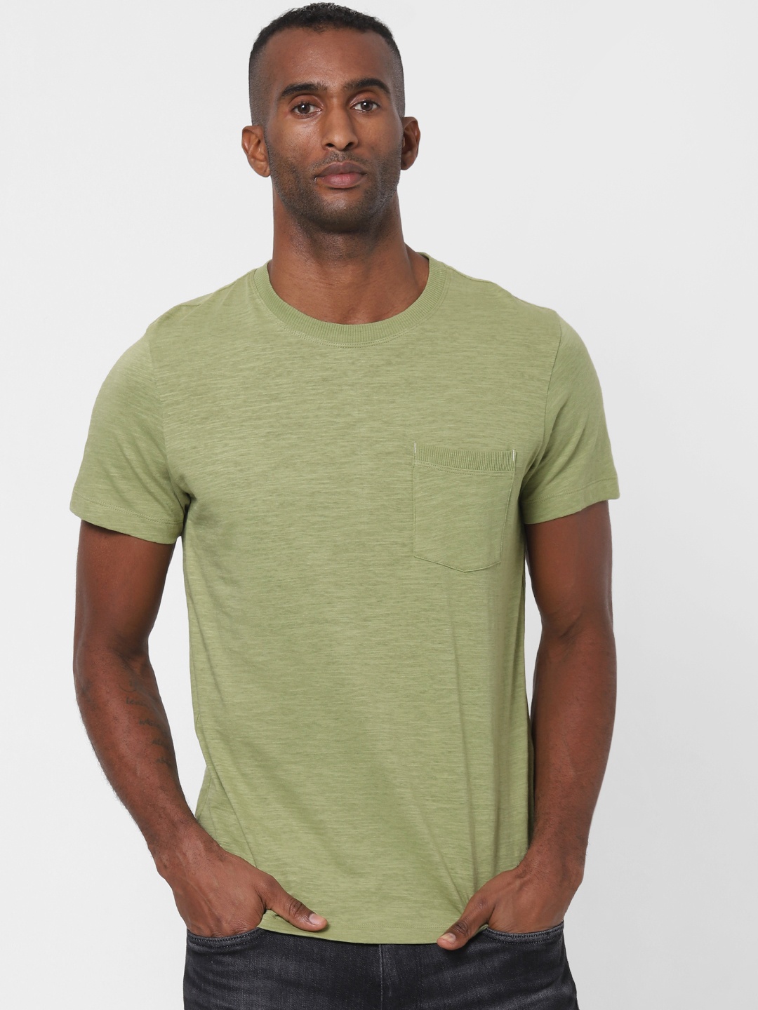 

SELECTED Men Green Solid Round Neck T-shirt