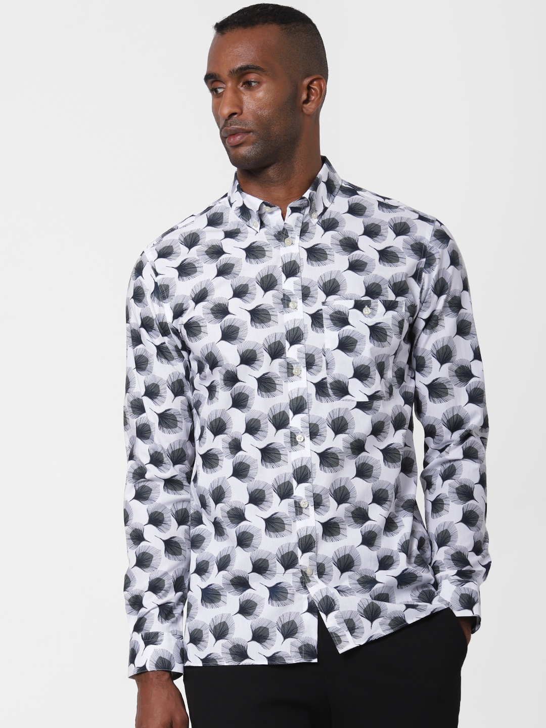

SELECTED Men White & Navy Blue Regular Fit Floral Printed Casual Shirt