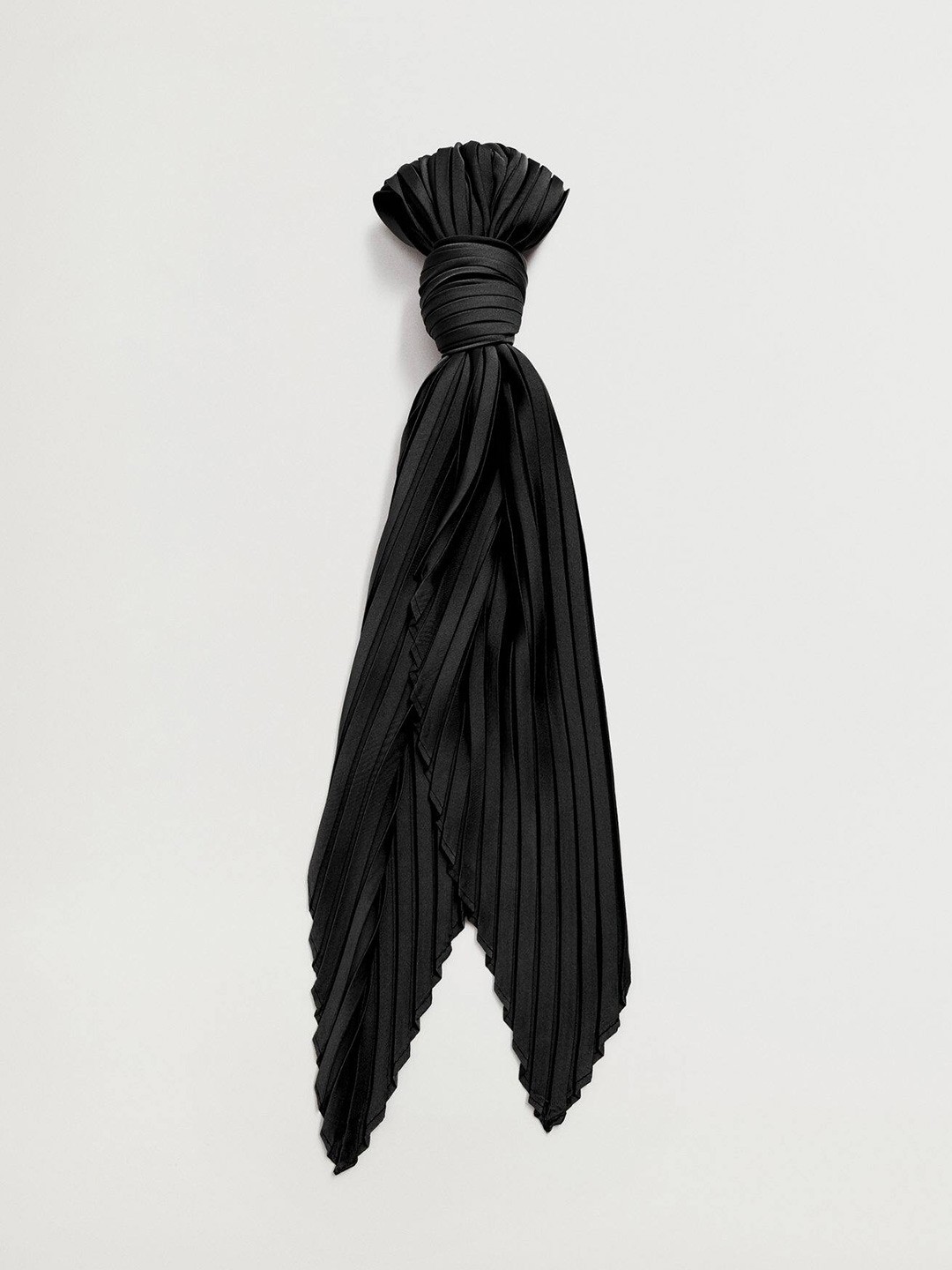 

MANGO Women Black Solid Accordion Pleated Satin Finish Neck Scarf