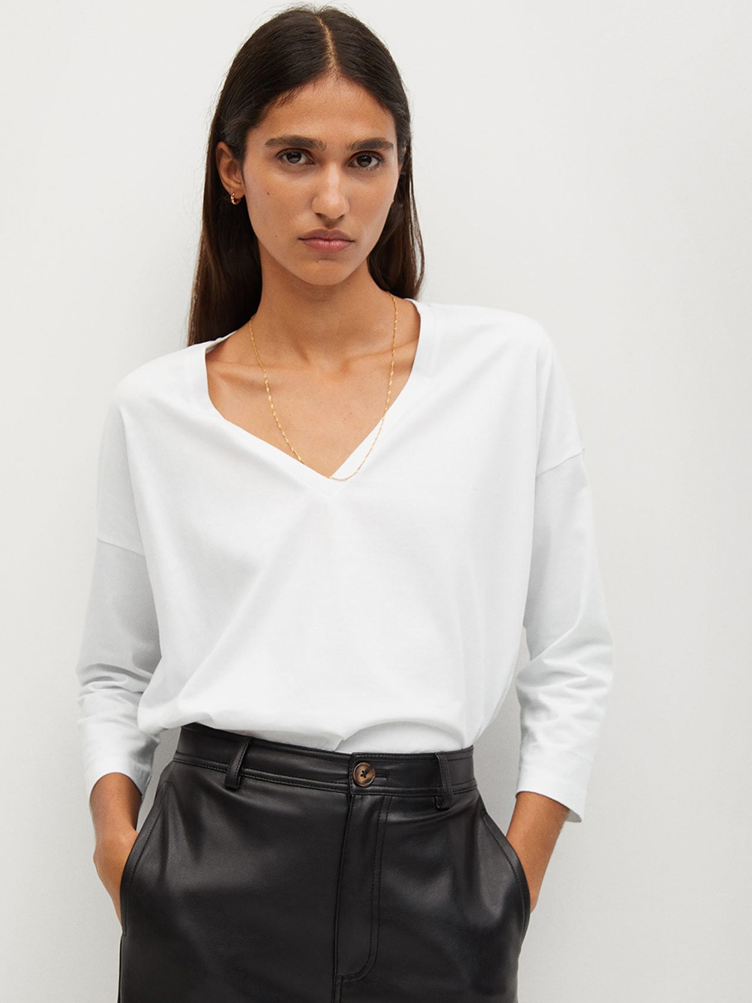 

MANGO Women White Solid Sustainable Organic Cotton V-Neck Organic Cotton T-shirt