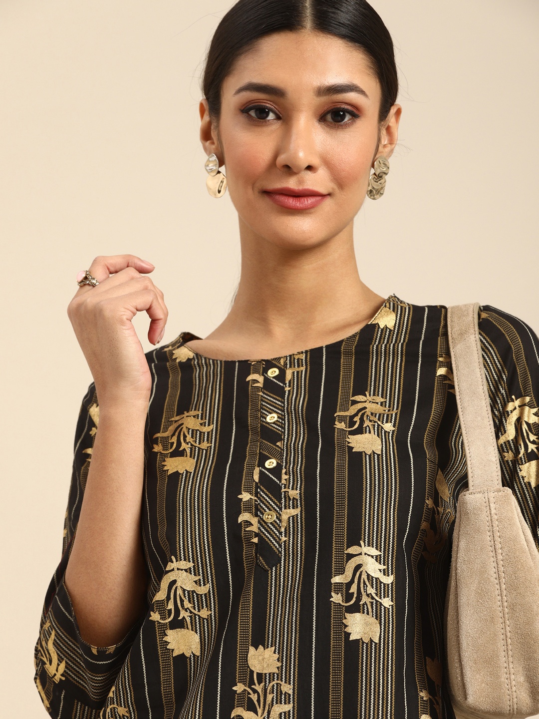 

Anouk Women Black & Beige Floral Printed Kurta with Palazzos