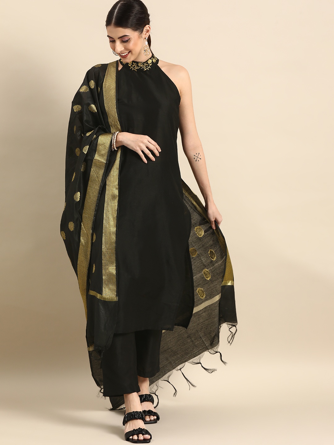 

Anouk Women Black Solid Kurta Set