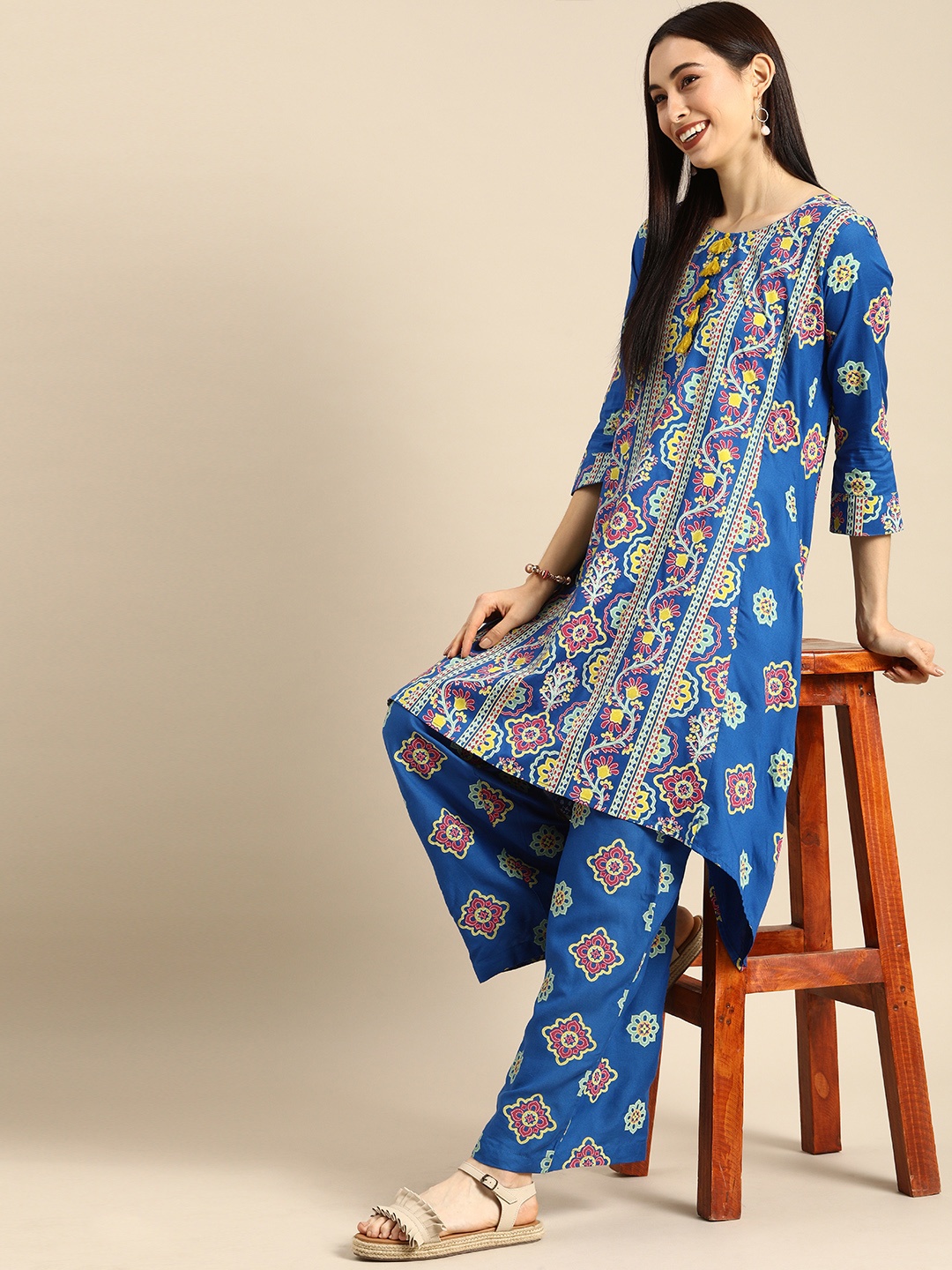 

Anouk Women Blue & White Printed Asymmetric Kurta with Palazzos