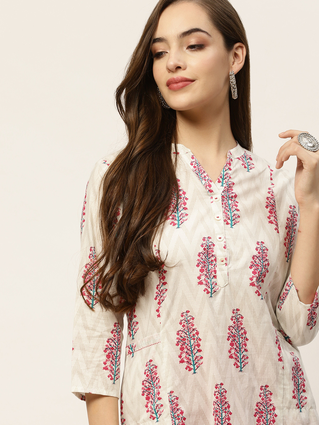

Anouk Women White & Pink Cotton Ethnic Motifs Printed Straight Kurta with Pockets
