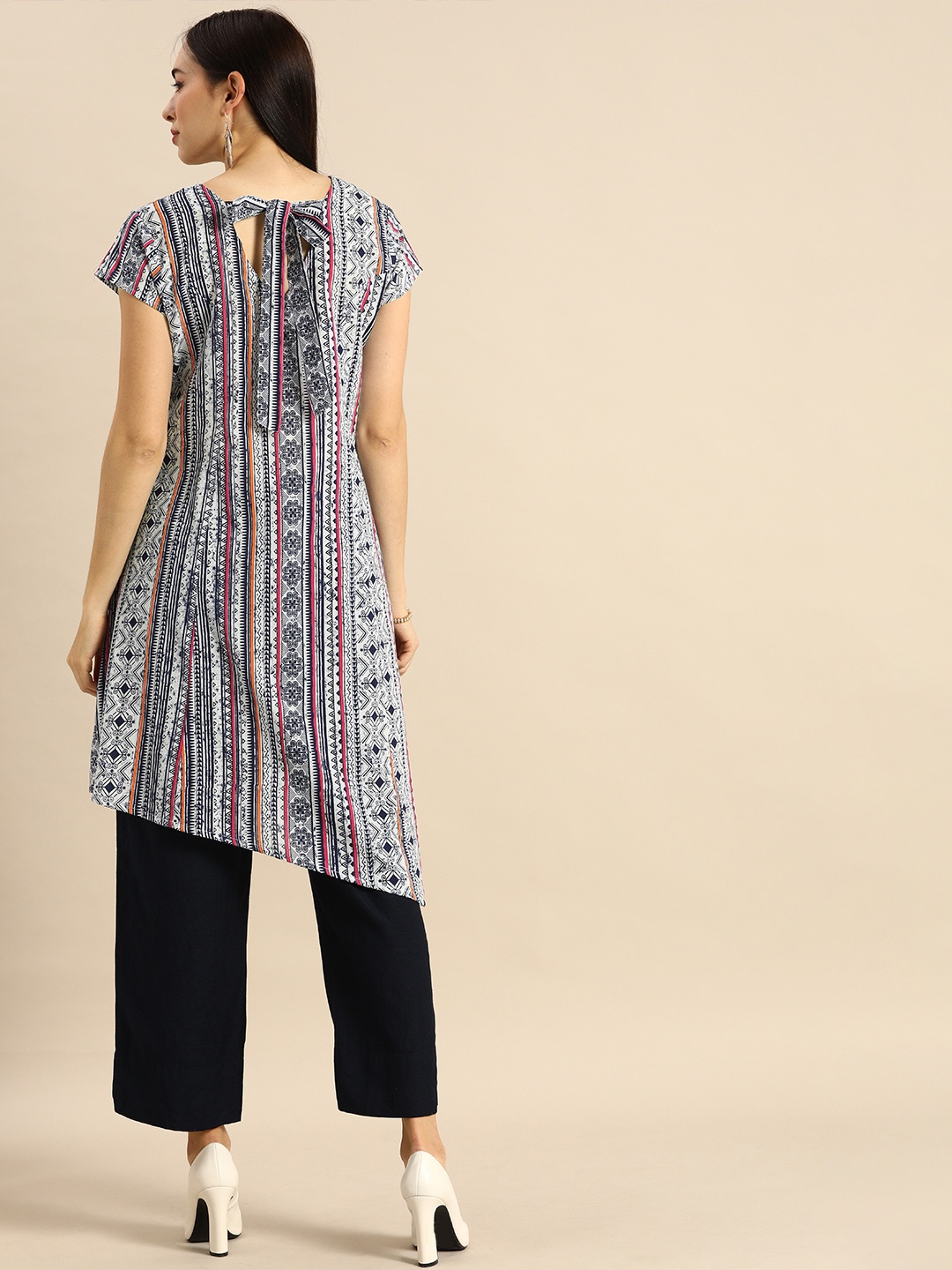 

Anouk Women White & Blue Geometric Printed Short Sleeves A-line Kurta