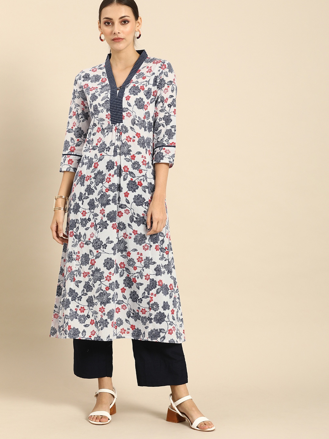 

Anouk Women White & Navy Blue Floral Printed Kurta