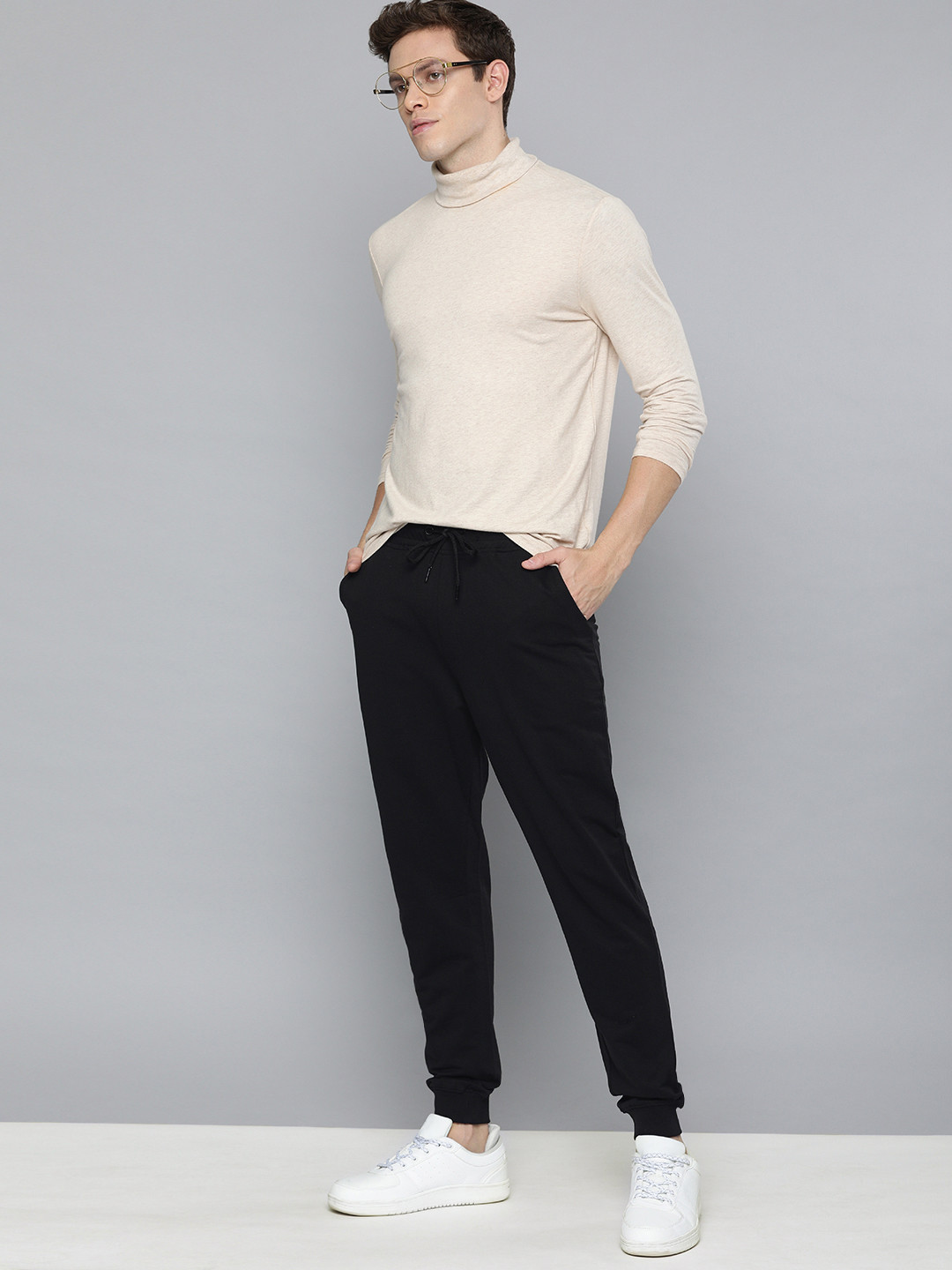 

Harvard Men Black Solid Joggers