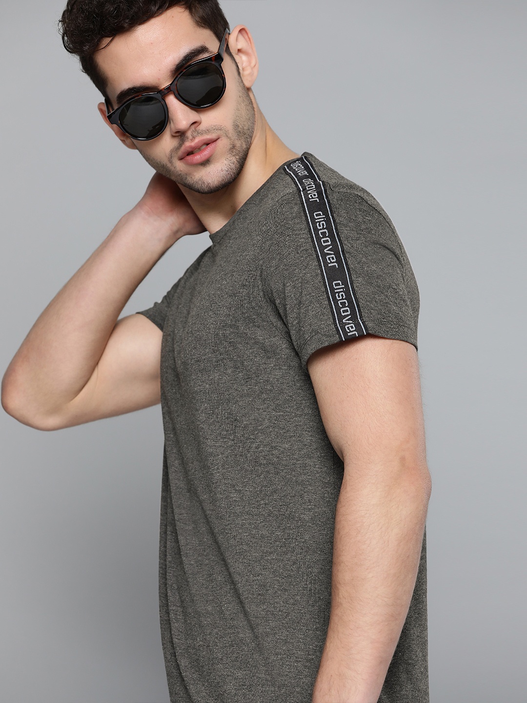 

Harvard Men Charcoal Grey Solid Round Neck T-shirt