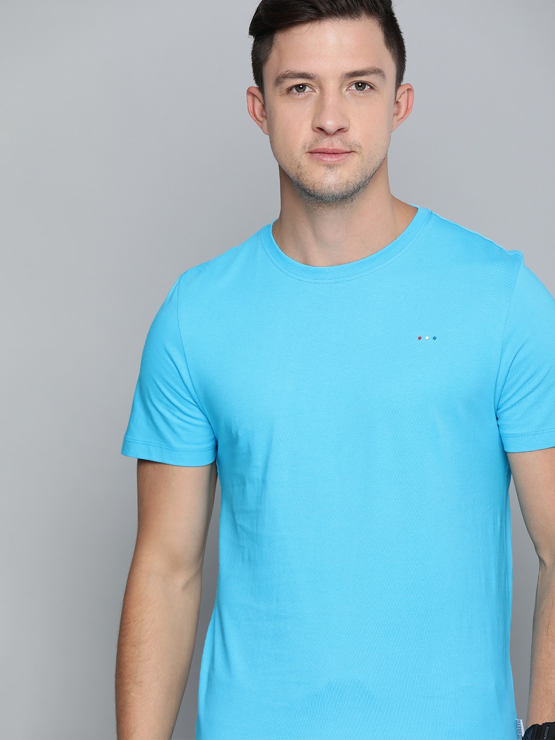 

Harvard Men Blue Solid Round Neck Pure Cotton T-shirt