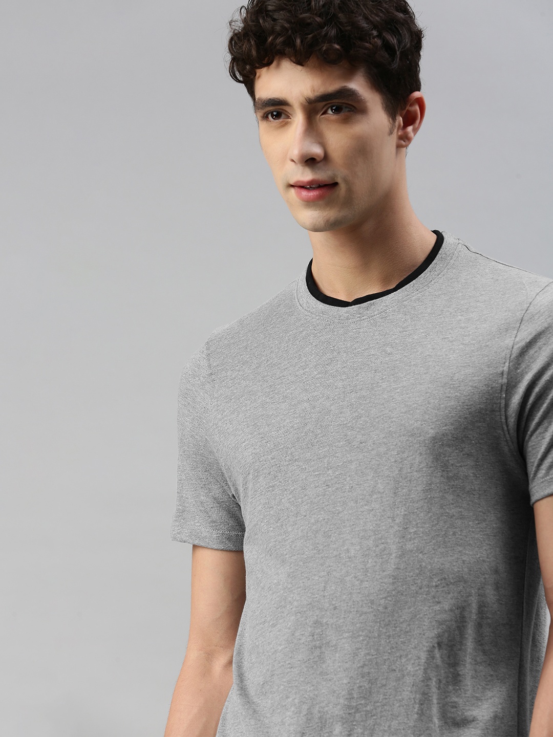 

Harvard Men Grey Melange Solid T-shirt