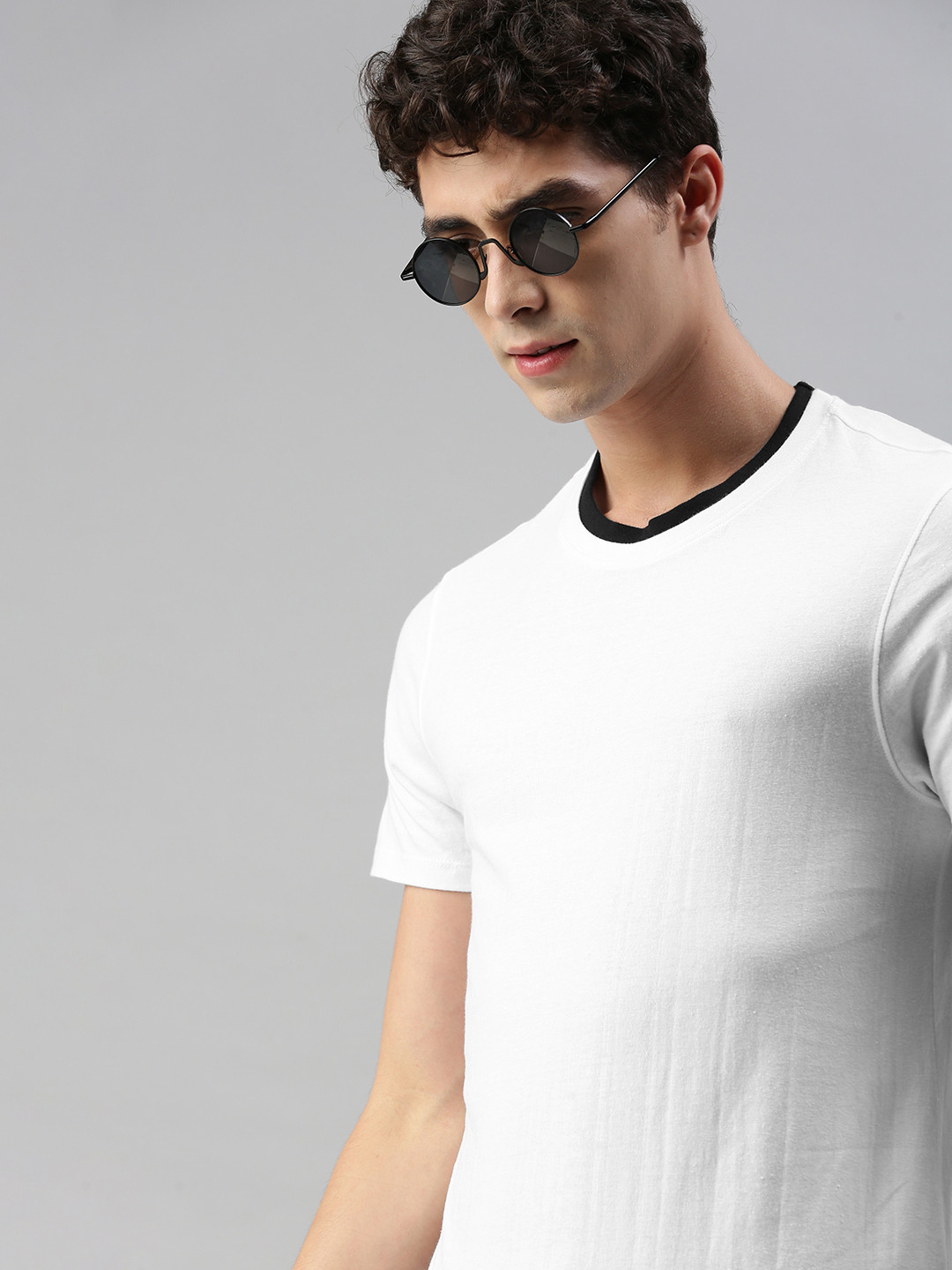

Harvard Men White Pure Cotton Solid Pure Cotton T-shirt