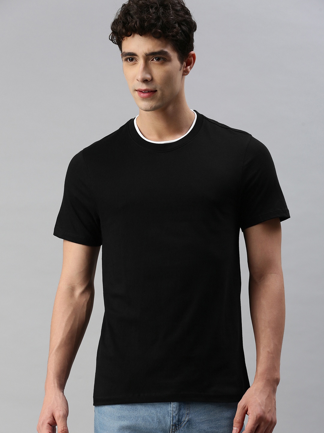 

Harvard Men Black Pure Cotton Solid Pure Cotton T-shirt