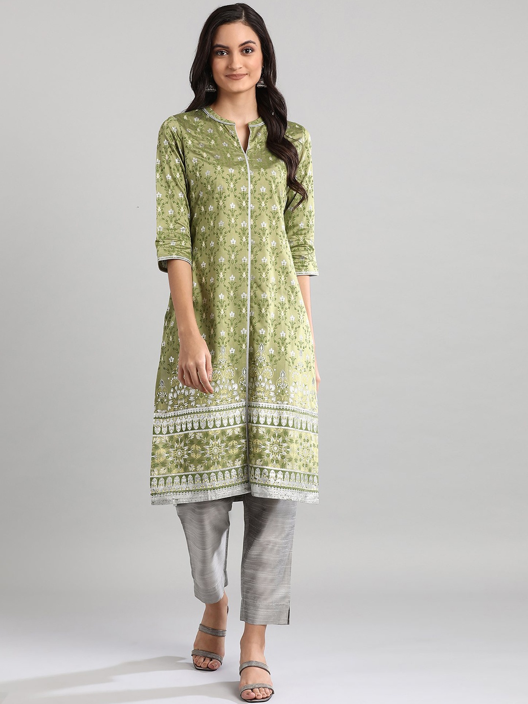 

AURELIA Women Green & Silver-Toned Floral Printed Kurta