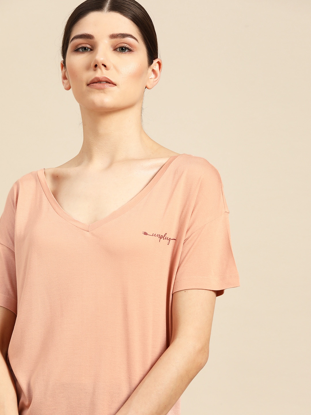 

ether Women Peach-Coloured Solid Pure Cotton V-Neck Pure Cotton T-shirt