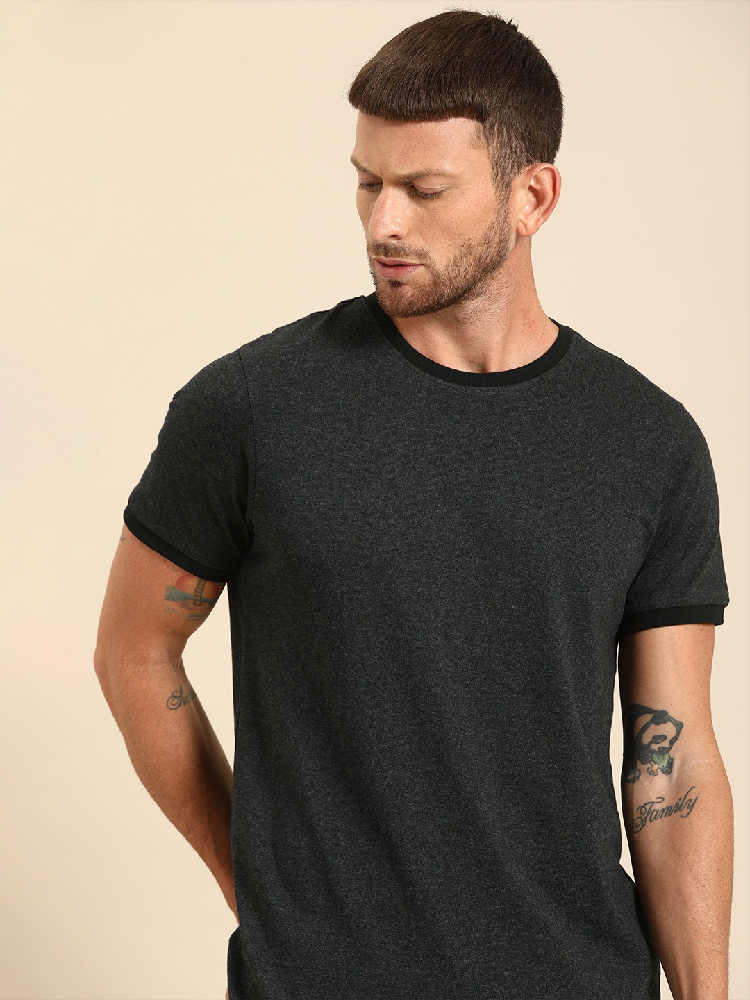 

ether Men Black Solid Round Neck T-shirt