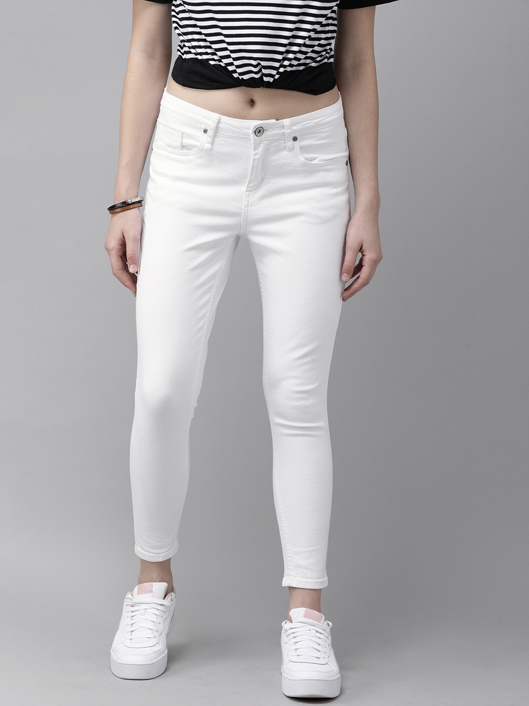 

The Roadster Lifestyle Co Women White Skinny Fit Mid-Rise Clean Look Cropped Stretchable Jeans