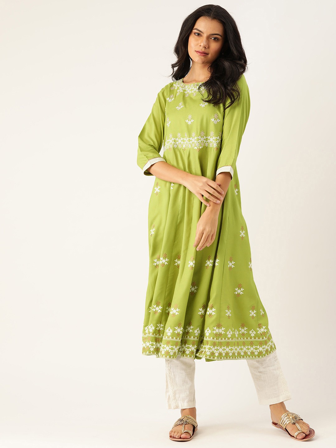 

Sangria Women Green & White Floral Embroidered Thread Work Kurta