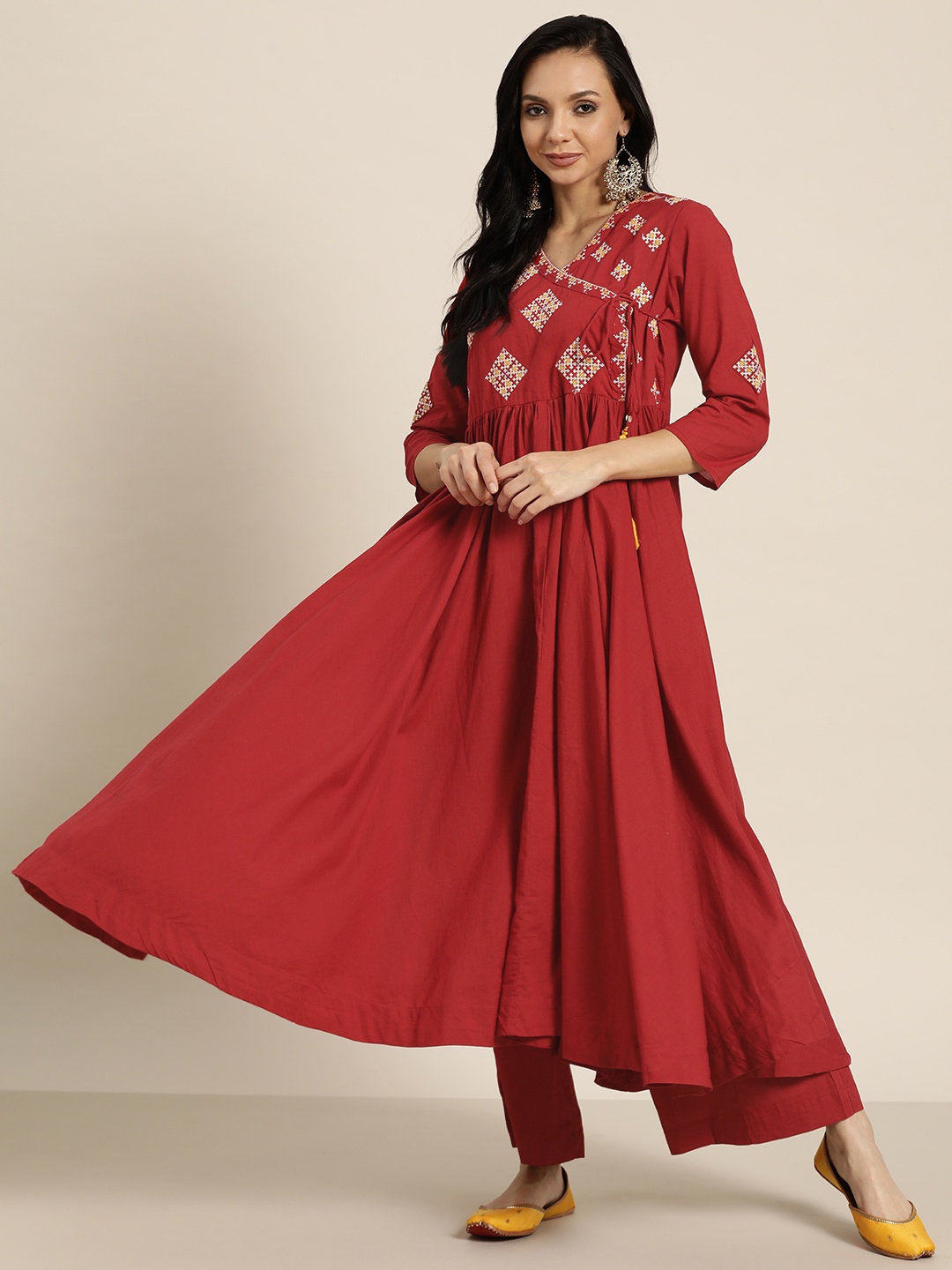 

Sangria Women Maroon Pure Cotton Ethnic Motifs Yoke Design Angrakha Kurta & Palazzos