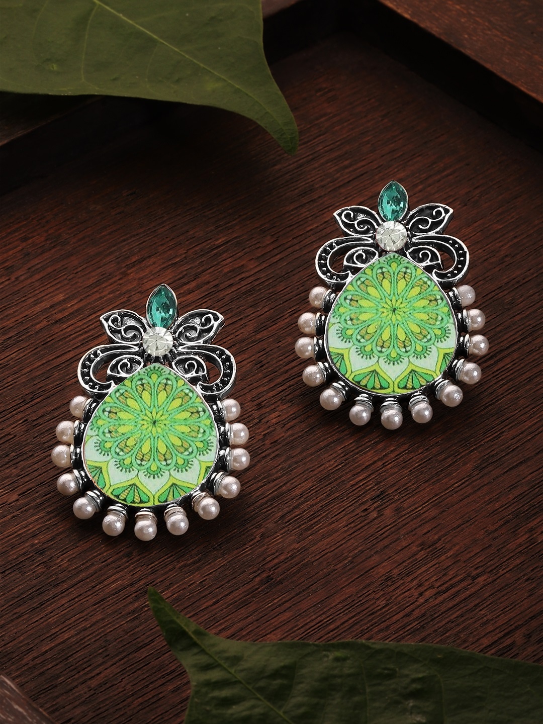 

Rubans Green Silver Plated Oxidised Contemporary Studs