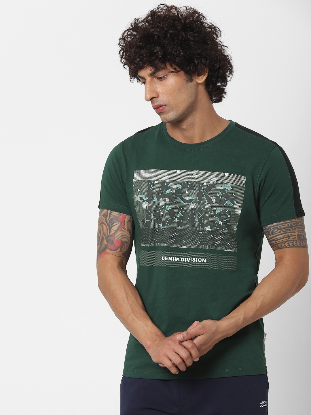 

Jack Jones Men Green Printed Slim Fit Round Neck Sustainable Pure Cotton T-shirt