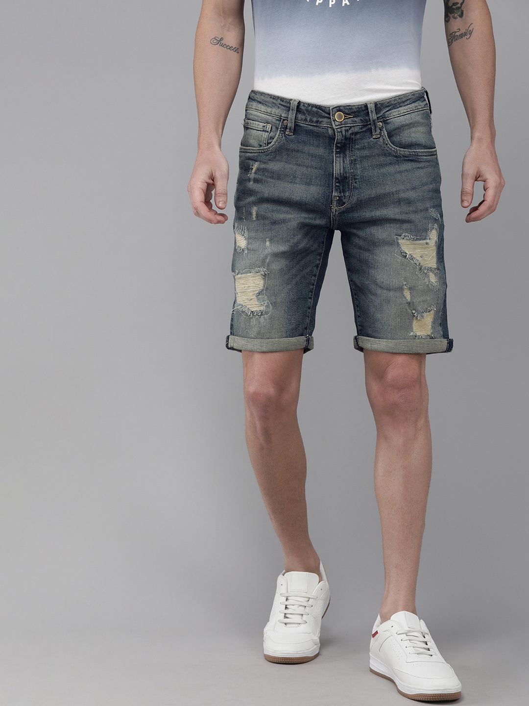 

Jack & Jones Men Blue Solid Regular Fit Distressed Denim Shorts