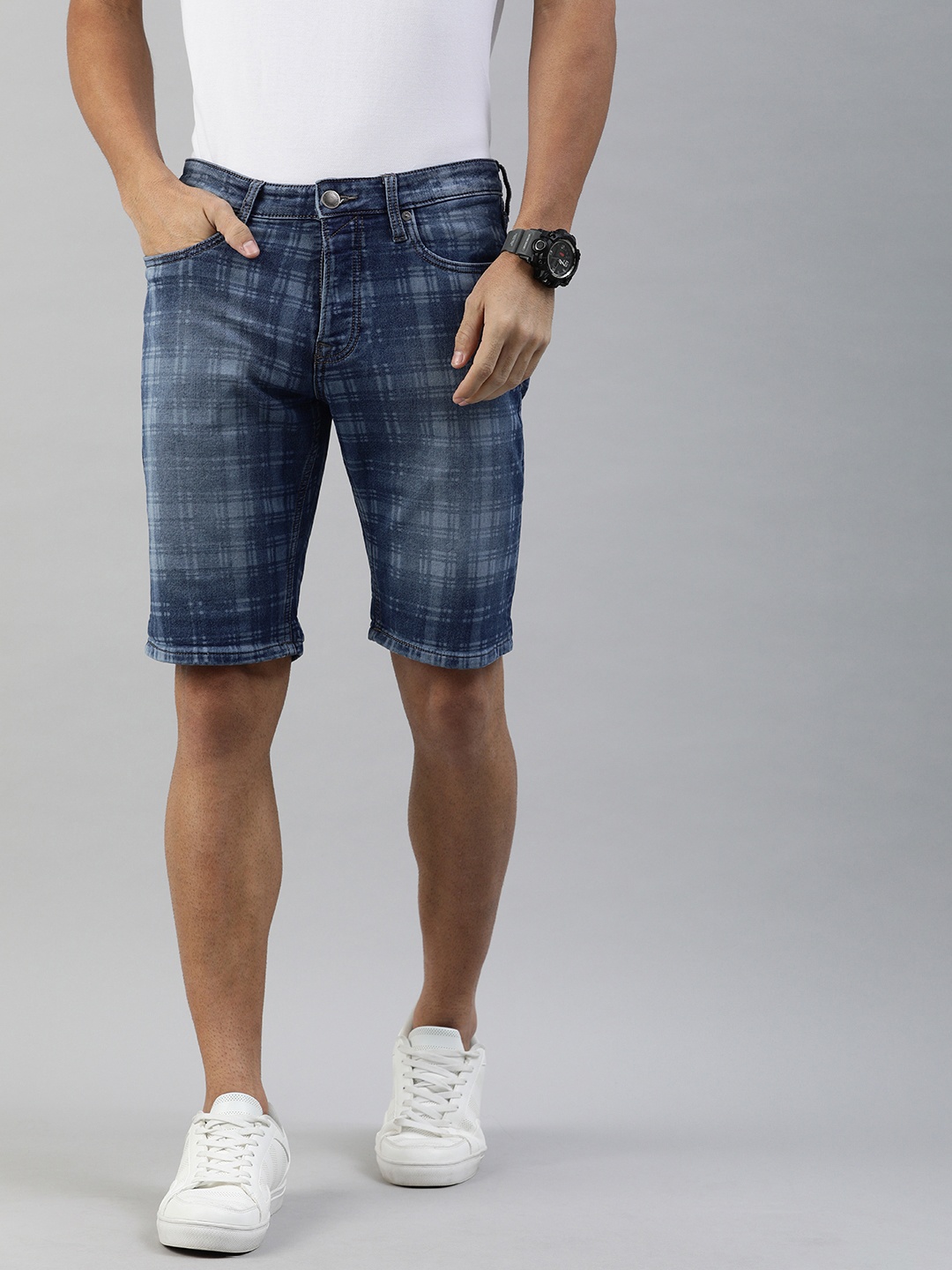 

Jack & Jones Men Blue Checked Slim Fit Denim Shorts