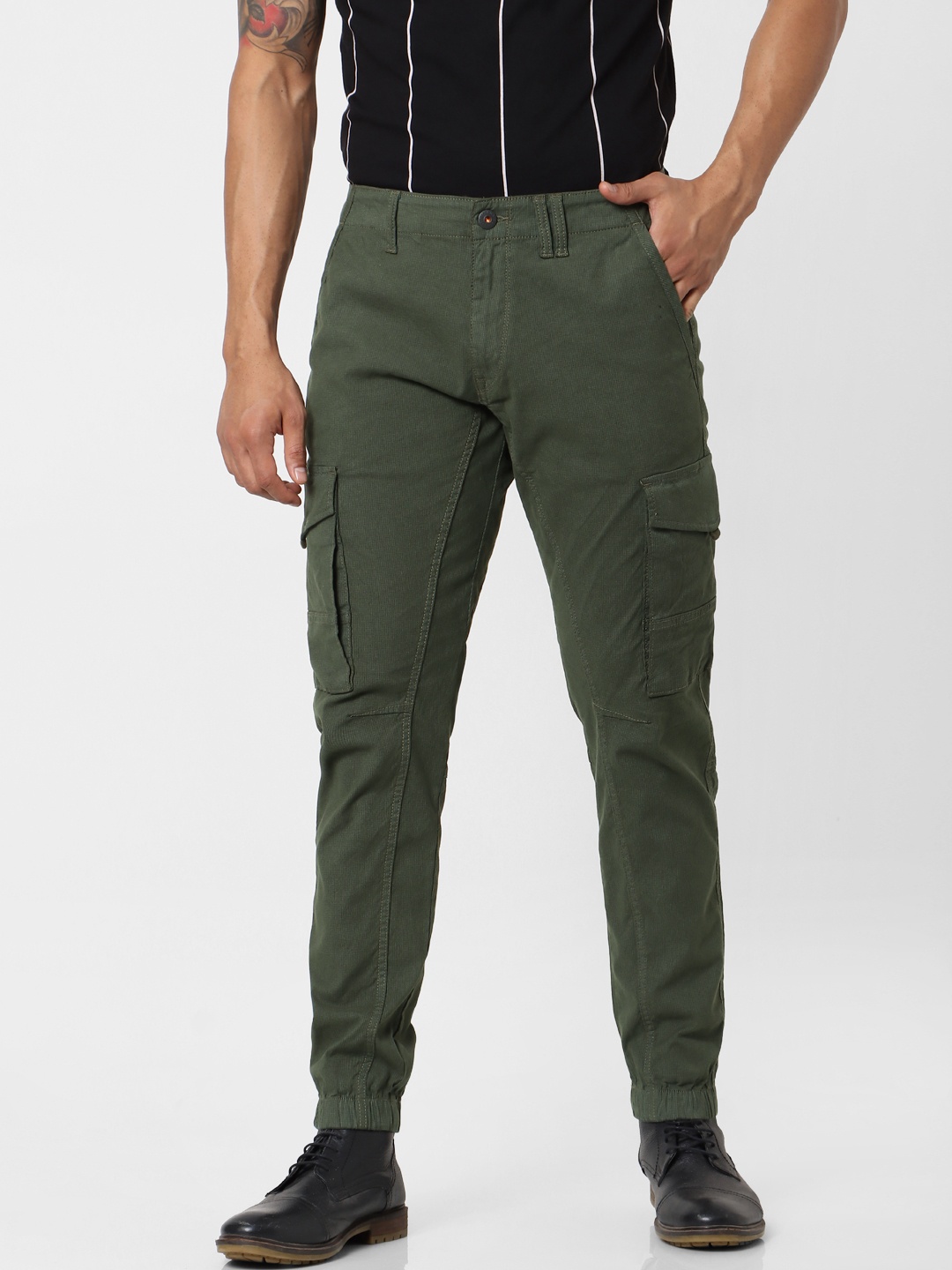 

Jack & Jones Men Green PAUL Tapered Fit Solid Regular Trousers