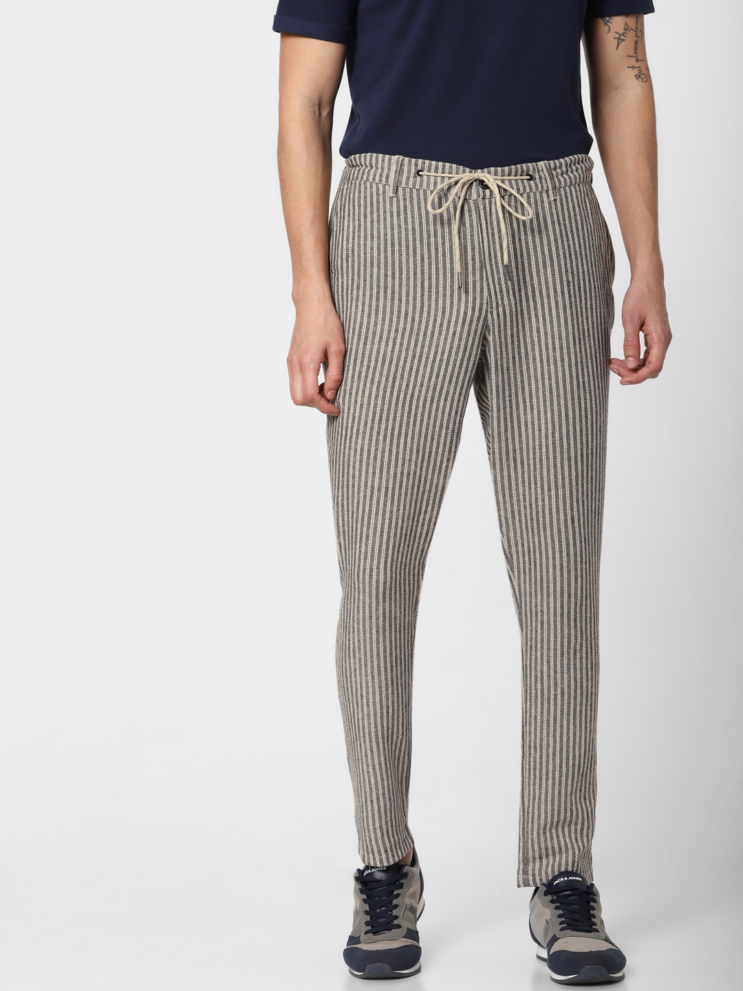 

Jack & Jones Men Grey & Off-White Regular Fit Striped Regular Linen Trousers