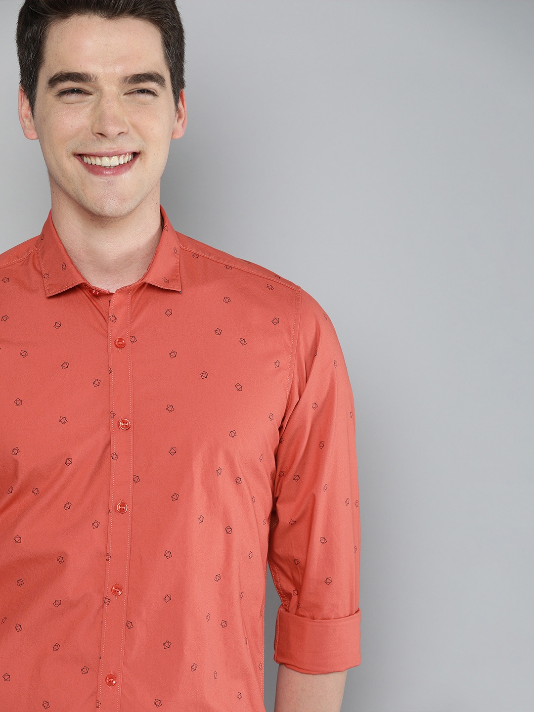 

Mast & Harbour Men Red Regular Fit Printed Pure Cotton Casual Shirt