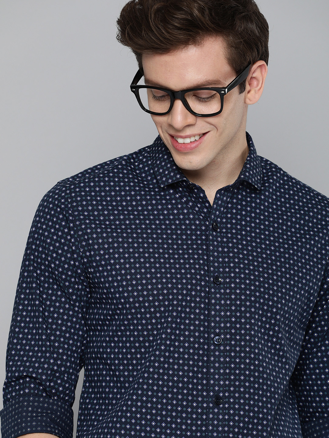 

Mast & Harbour Men Navy Blue & White Regular Fit Printed Casual Shirt
