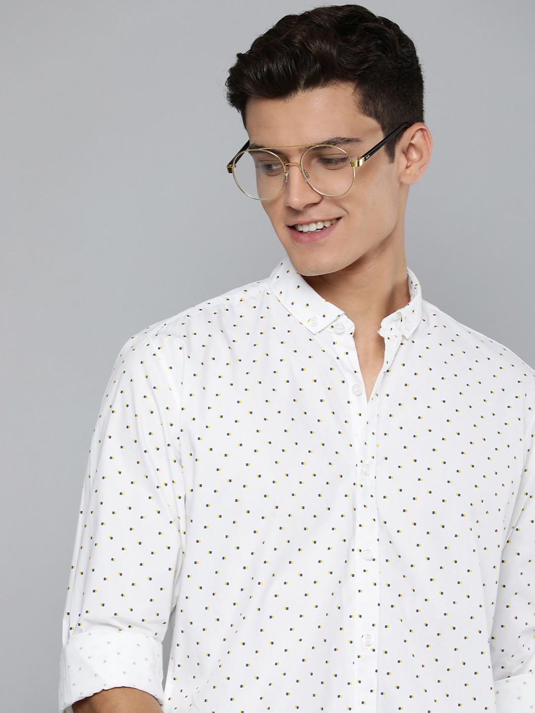 

Mast & Harbour Men White geometric Printed Slim Fit Pure Cotton Casual Shirt