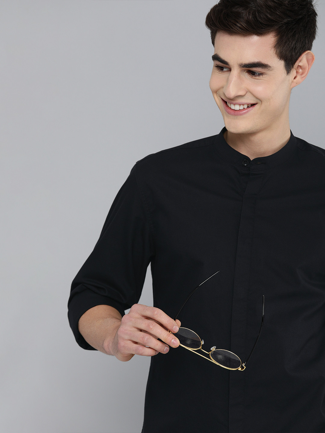 

Mast & Harbour Men Black Regular Fit Solid Casual Shirt