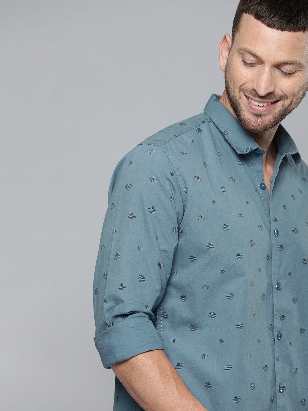 

Mast & Harbour Men Blue & Black Slim Fit Printed Casual Shirt